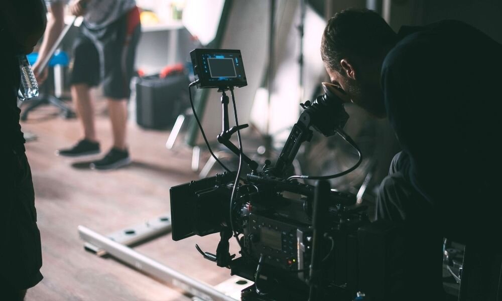 مراحل کلیدی در ساخت تیزر صنعتی: هر آنچه که باید بدانید